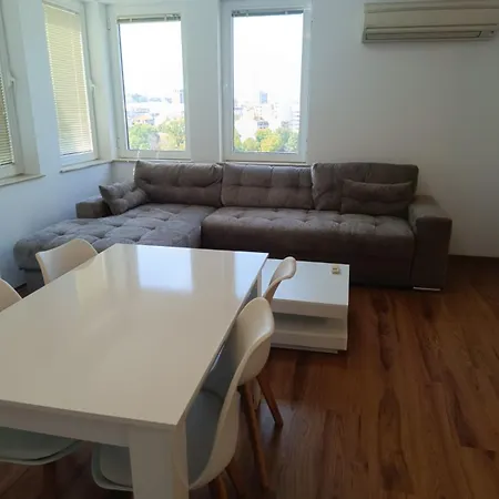 Two-bedroom Lauta 28 Daire